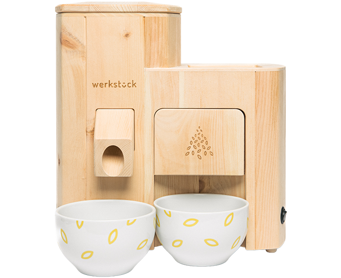 Bild von Getreidemühle und Flocker Kombigerät elektrisch aus Zirbe (Arvenholz)