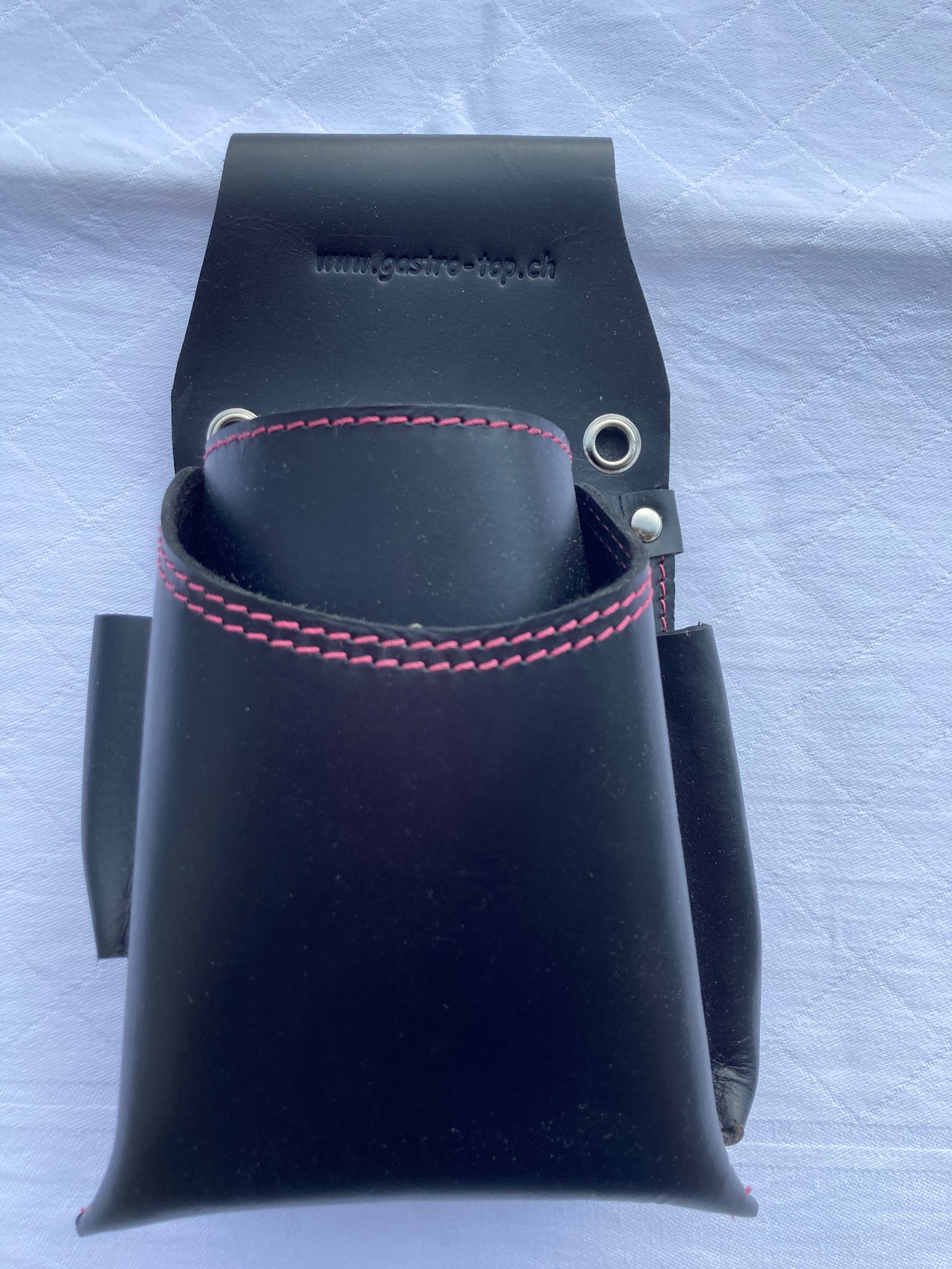 Bild von Holster schwarz Neu mit pink genäht. Unsere Favoriten.  