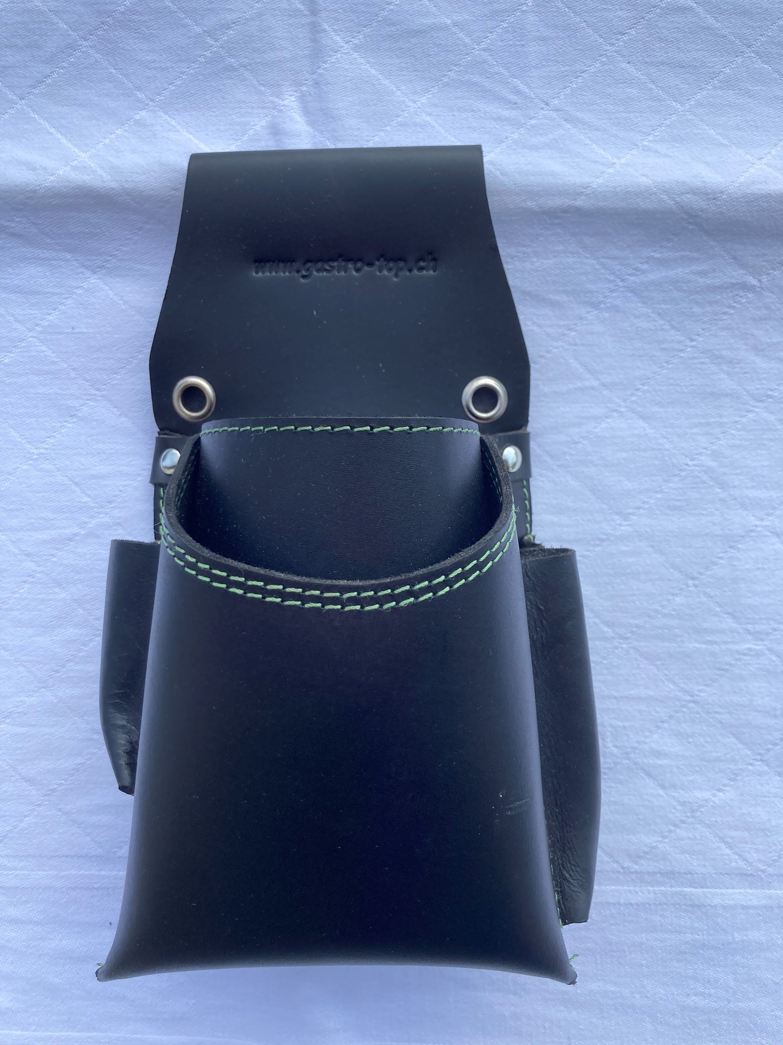 Bild von Holster Kellnertasche in grün genäht. Favorit in Preis und Qualität